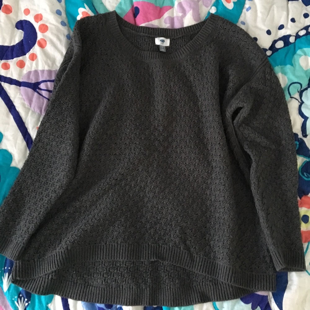 •Dark grey knitted sweater